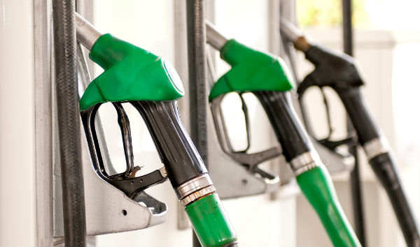 Despachadores de combustible diesel, con detalles color verde.